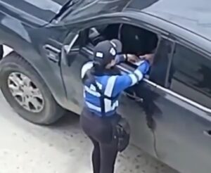 guarda recibe dinero